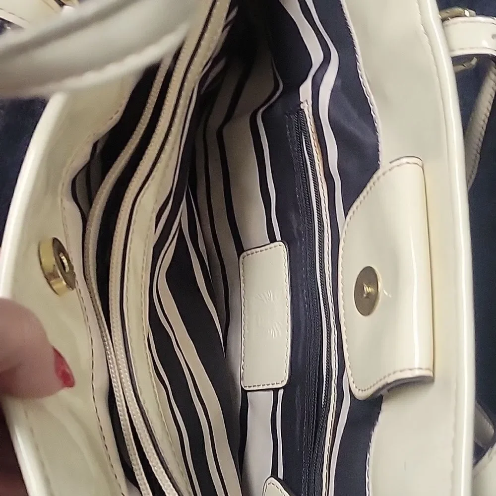 Anne Klein purse. Patent leather.